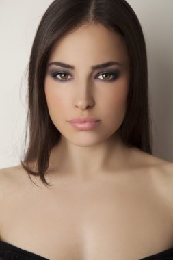 dumanlı gözler güzellik portresi