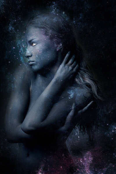 красивая очаровательная женщина, черный цвет тела, галактика тема