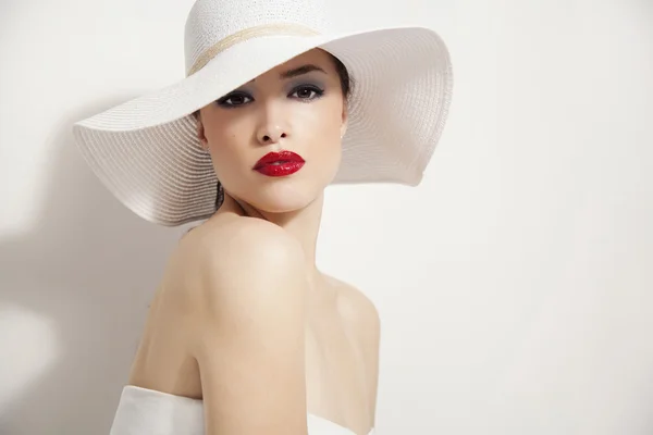 Red lips and white hat — Stock Photo, Image