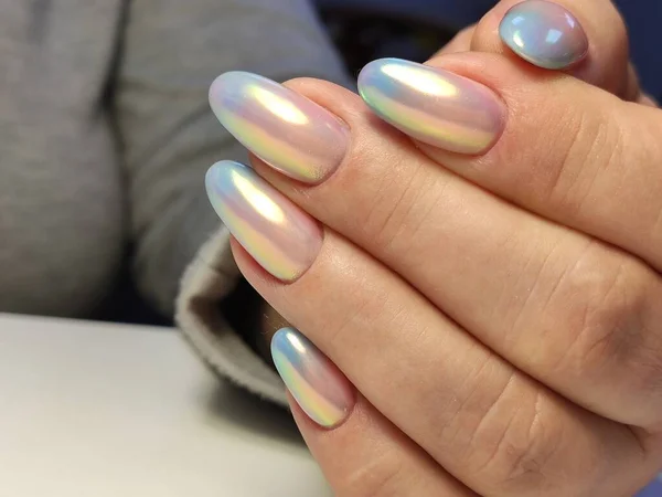 Zbliżenie Zdjęcie Piękne Kobiece Ręce Eleganckim Manicure Diamentowe Pierścienie — Zdjęcie stockowe