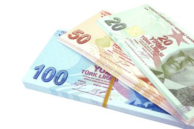 Türk Lirası (TRY veya TL) banknotları beyaz arka planda lastik bant ile bağlandı. Para ve finansal konsept.                                              