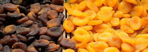 Sun Dried Organic Turkish Apricots — Stock Photo, Image