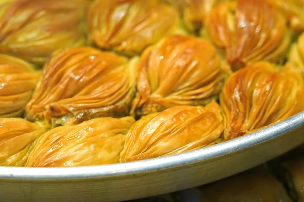 Turco Midye Baklava Mussel Shape Baklava Com Pistache Verde Nozes — Fotografia de Stock