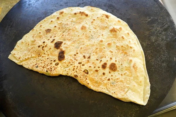 Turkse Gozleme Gozleme Een Traditioneel Turks Gerecht Met Plat Brood — Stockfoto