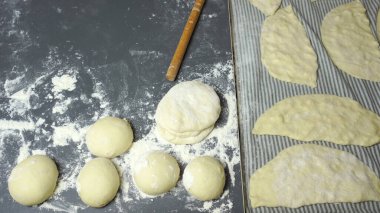 Hamur topları ve un. 