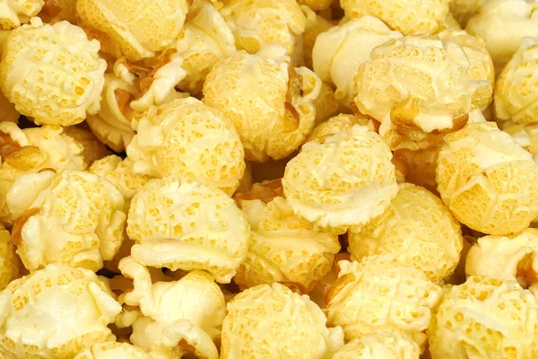 Karamelizovaný Popcorn Černém Pozadí — Stock fotografie