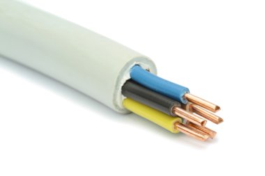 Elektrik kablo beyaz zemin üzerinde. Makro çekim