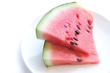 Karpuz dilimleri beyaz artalanları içinde 