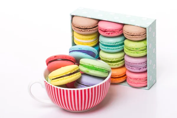 Collection de macarons français aux couleurs vives sont en vacances — Photo