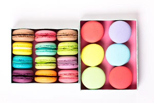 Parlak renkli Fransız macarons toplamıdır bir tatil — Stok fotoğraf