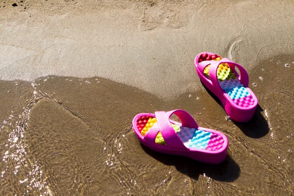 Conceito de férias de verão em uma praia de mar arenoso — Fotografia de Stock
