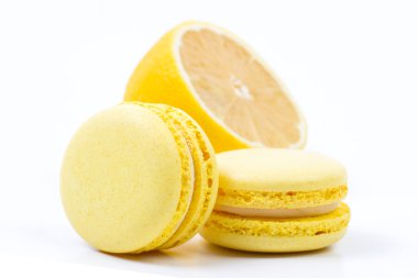 Limon beyaz zemin üzerine sarı macaroons