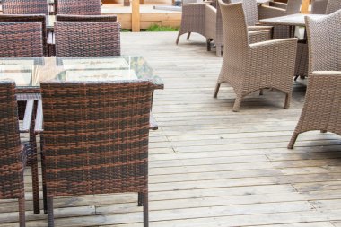 Sandalye ve masa restoranda