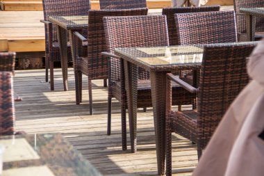 Sandalye ve masa yaz aylarında açık Restoran