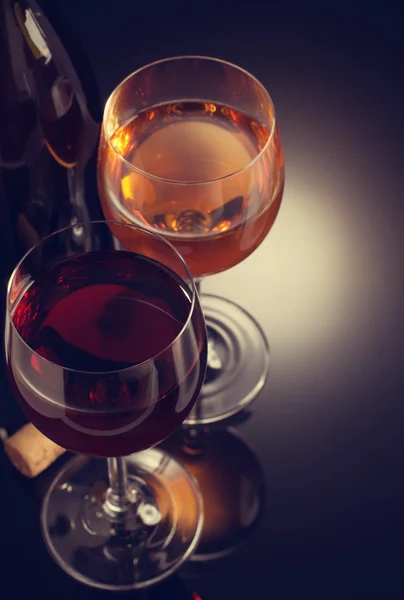 Wine and wineglass on black — Stock Photo, Image