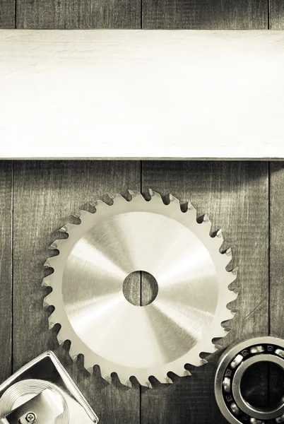 Circular saw blade on wood — Stock Photo, Image