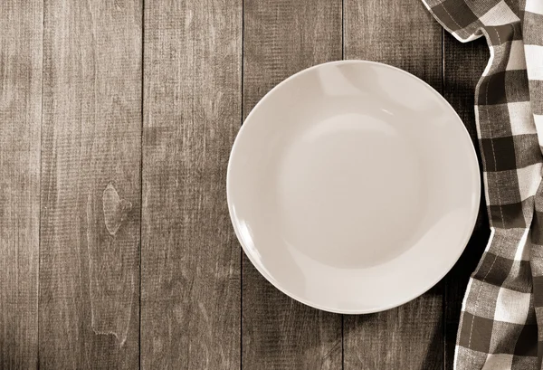 Empty plate on wood — Stock Photo, Image