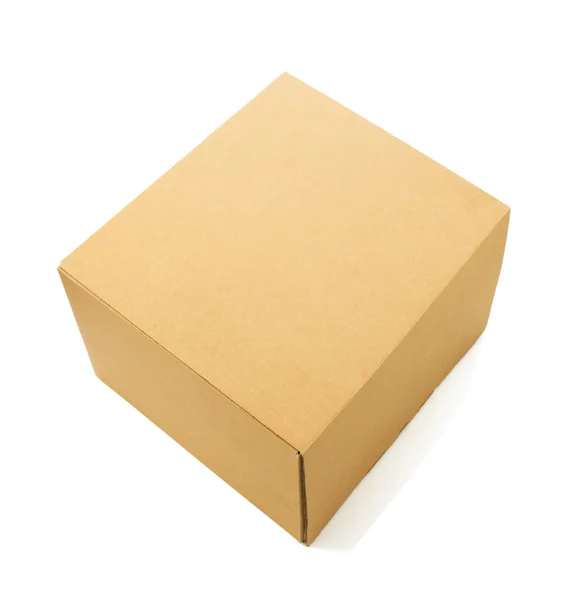 Karton kutu beyaz üzerine — Stok fotoğraf