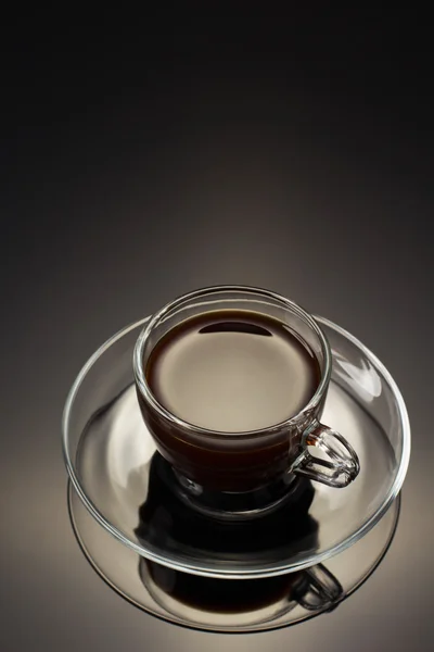 Tasse Kaffee auf schwarz — Stockfoto