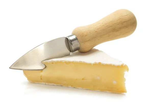Kawałek sera sera na białym tle — Zdjęcie stockowe