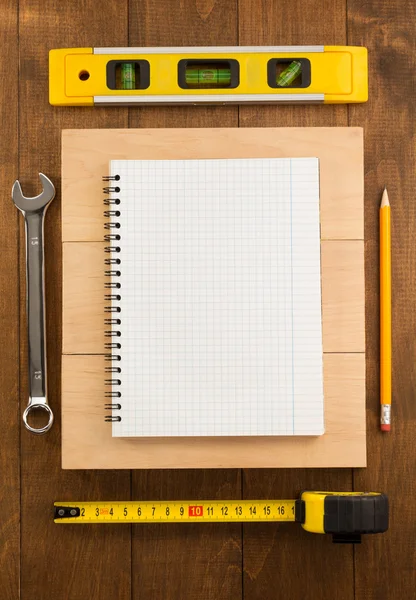 Conjunto de herramientas e instrumentos sobre madera —  Fotos de Stock