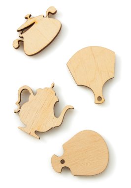 Beyaz ahşap oyuncak formunda 