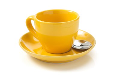 Fincan ve çay tabağı beyaza izole edilmiş. 