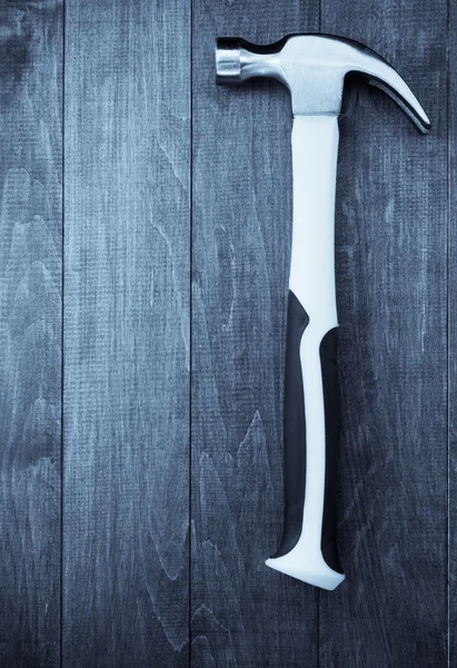 Hammer tool on wood — Stock Photo, Image