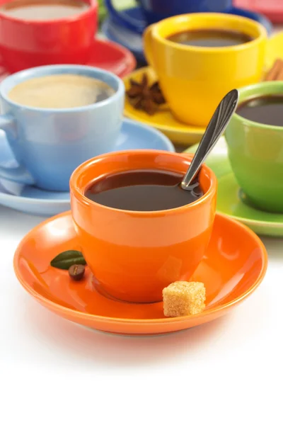 Tasse Kaffee auf weiß — Stockfoto