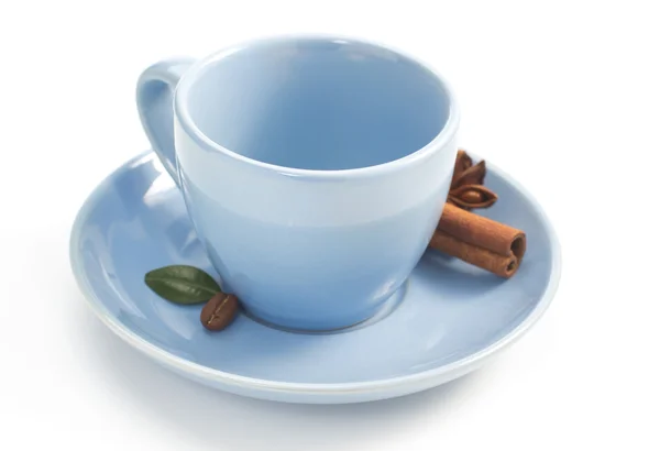 하얀 배경에 놓인 컵 과 접시 — 스톡 사진