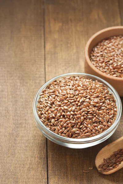 Flax seeds in bowl on table — Stock Photo, Image