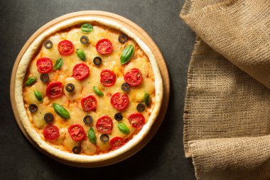 siyah arka plan, İtalyan pizza