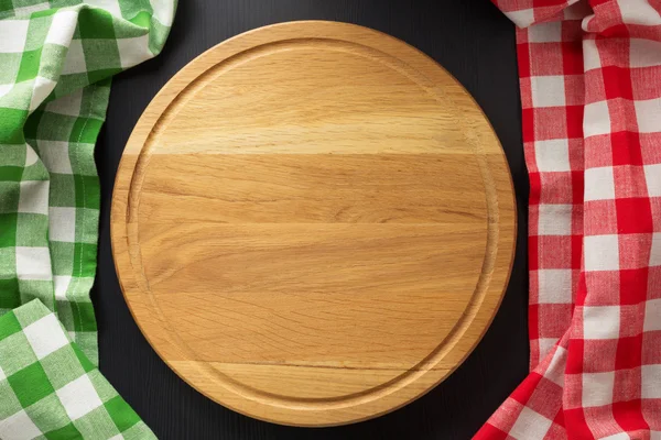 Planche à découper à table en bois — Photo