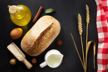 ekmek ve pastane malzemeleri ahşap üzerine