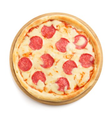 pepperoni pizza üzerinde beyaz izole 
