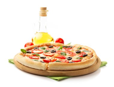 margarita pizza üzerinde beyaz izole 