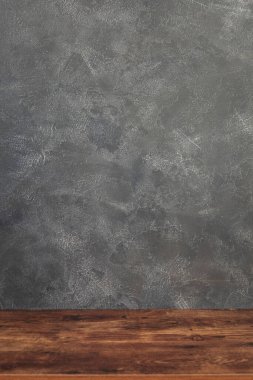 Ahşap masa ya da beton duvar arkaplan dokusu yüzeyinin yanındaki raf