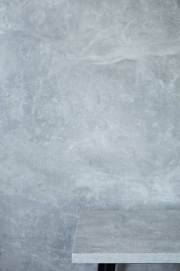 ahşap tablo ve gri duvar arkaplan dokusu yüzeyi