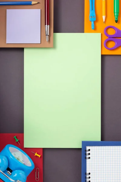 School Accessoires Kantoorbenodigdheden Abstracte Kleurrijke Papieren Achtergrond — Stockfoto