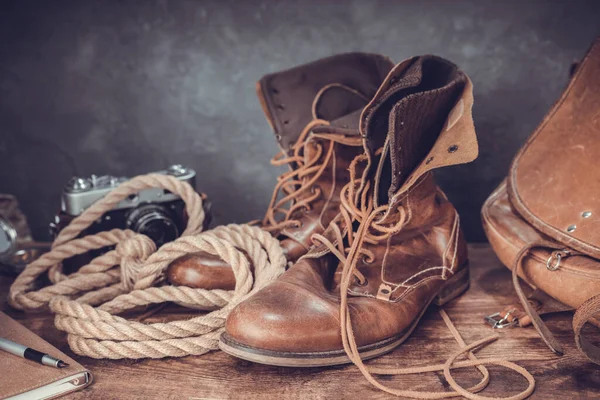 Travel Vintage Old Boots Shoes Wooden Desk Table Concrete Wall — Stock Photo, Image