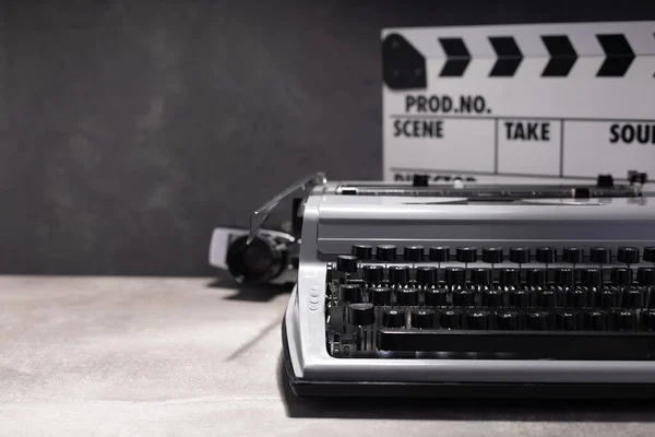 Vintage Retro Typewriter Film Camera Movie Clapper Board Table Wall — Zdjęcie stockowe