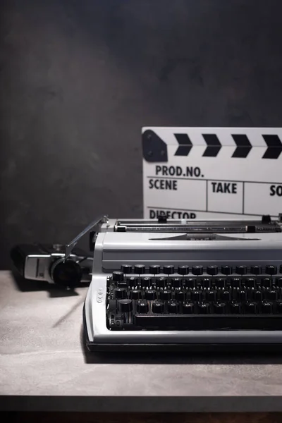 Vintage Typewriter Camera Movie Clapper Board Wooden Table Wall Background — 图库照片