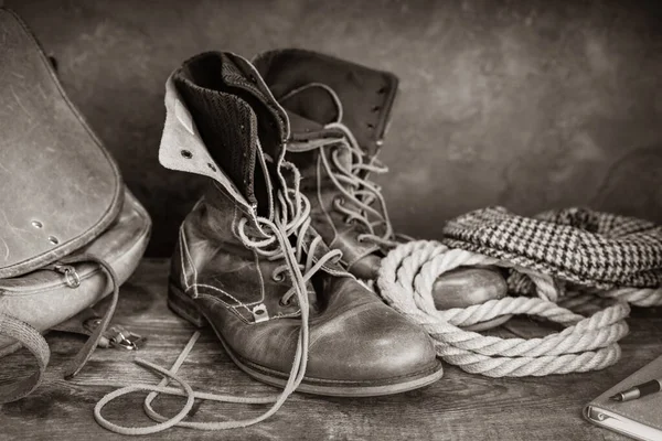 Old Leather Travel Vintage Boots Shoes Bag Wooden Table Wall — Stock Photo, Image