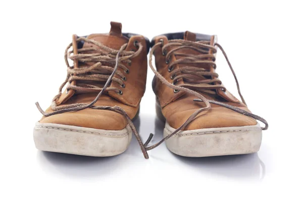 古いスエードレザー旅行ヴィンテージブーツ靴隔離された白い背景 — ストック写真