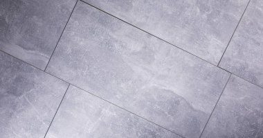 Taş ya da mermer zemin döşemesi ya da duvar dokusu. Gri kaplama arkaplanı kopyalama alanı ile