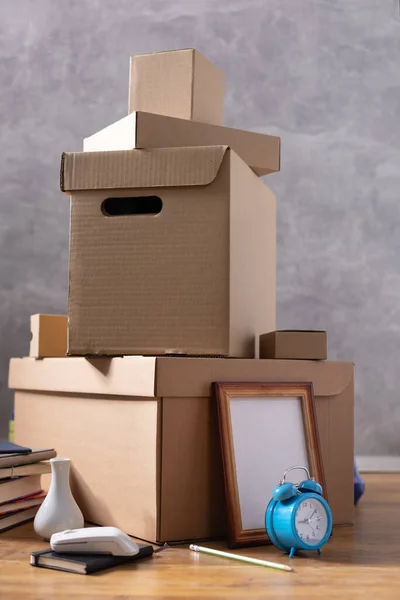 Caixas Papelão Coisas Para Mudar Para Uma Nova Casa Pilha — Fotografia de Stock