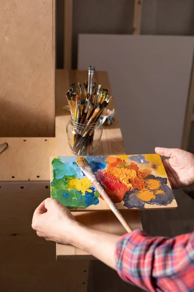 Artista Masculino Trabajando Pintura Hombre Artista Pintor Estudio Creativo Como — Foto de Stock