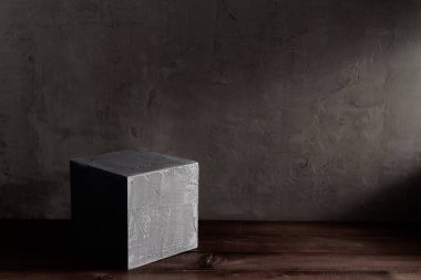 Beton küp ya da duvar arkası dokusuna yakın tuğla. Soyut sanat veya minimalizm tasarımı konsepti
