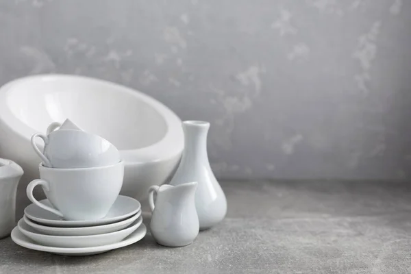 Lege Servies Set Keramische Schotels Witte Keukengerei Servies Tafel Bij — Stockfoto