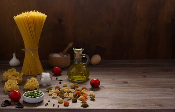 Pasta Ingrediente Alimentario Sobre Fondo Mesa Madera Pasta Cruda Comida — Foto de Stock